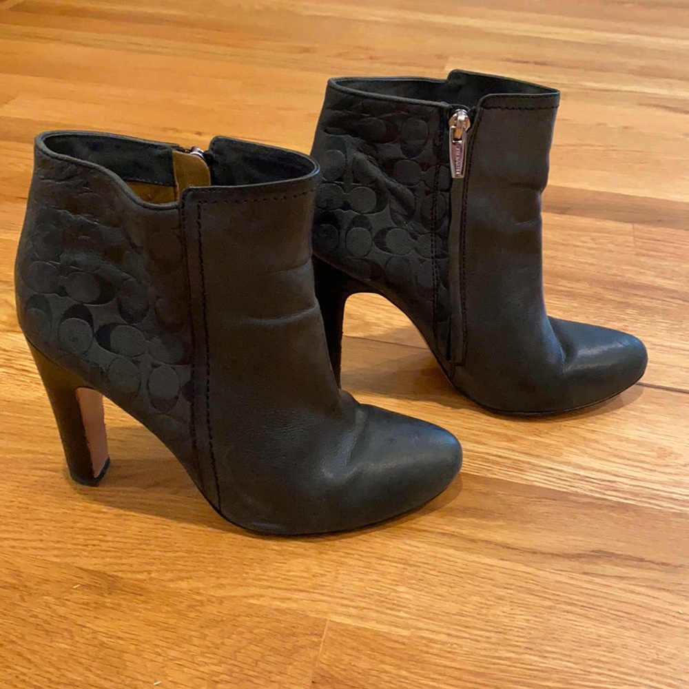 COACH HANNI SIGNATURE EMBOSSED BLACK LEATHER BOOT